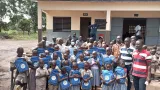 rentree scolaire 2021 2022 a seguela la premiere dame fait don de 700 kits aux eleves de lohou